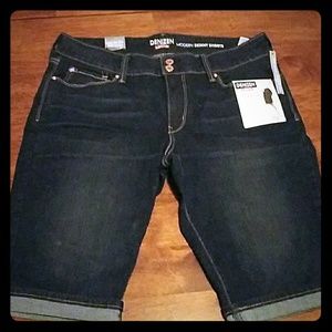 Levi's denizen skinny shorts.  Denim. Nwt